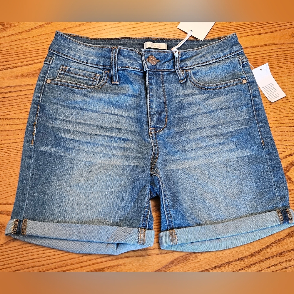 NWT LC Lauren Conrad Size 4  5" Inseam Jean Shorts